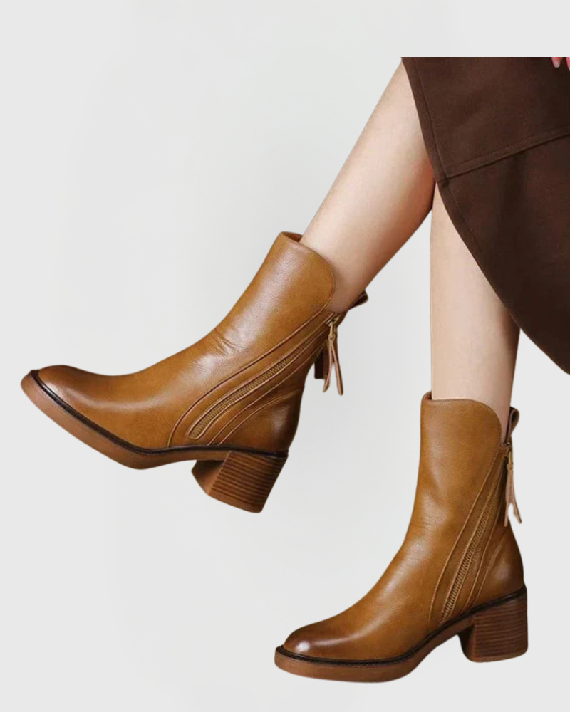 Valorine| Black leather boots with a comfortable heel