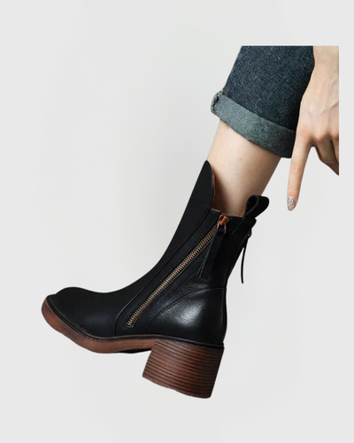 Valorine| Black leather boots with a comfortable heel
