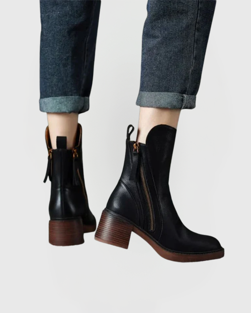 Valorine| Black leather boots with a comfortable heel