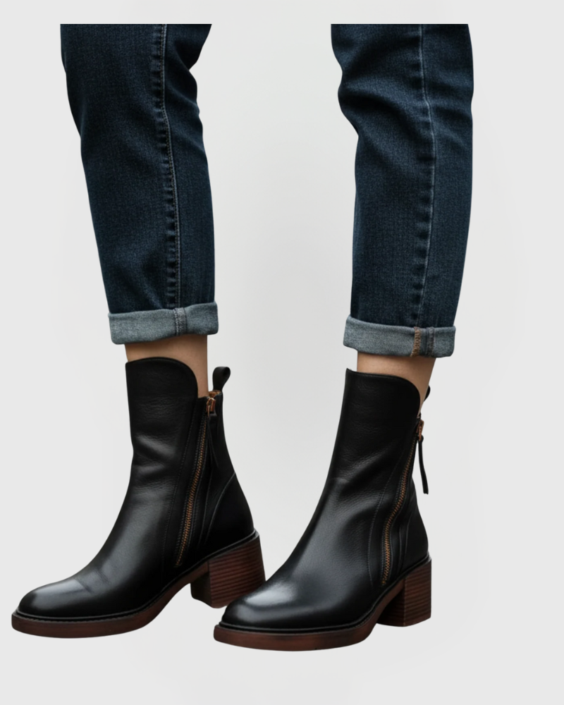 Valorine| Black leather boots with a comfortable heel